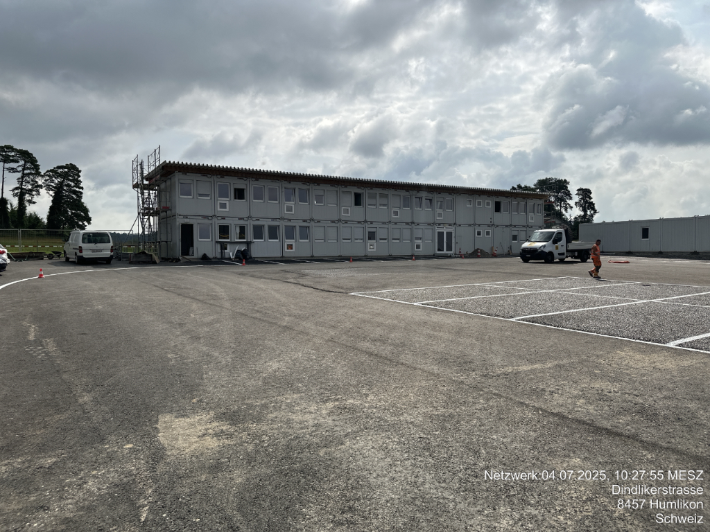 Containerbüroanlage Installationsplatz Chrüzstrass mit Parkplätze